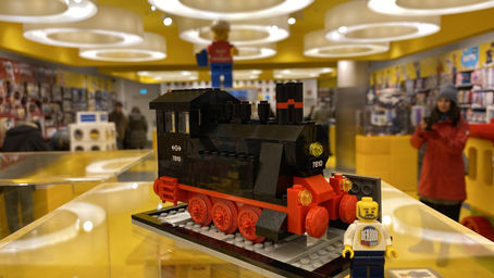 LEGO  40370 Jubiläums-Lok (7810) und Dots Bilderrahmen im LEGO Store