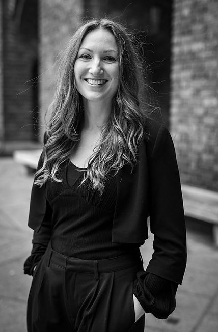 Vendela Tegerstrand, frilansande sångerska till bröllop, dop och begravning Stockholm, Västerås, Uppsala