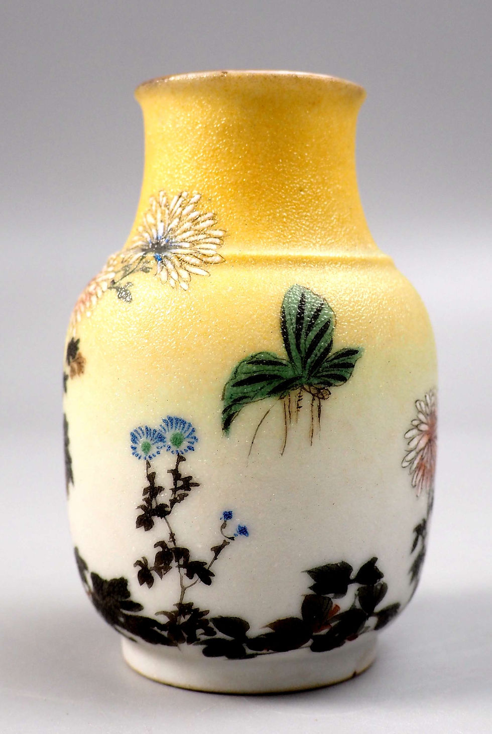 サムネイル： 【Sold】 竹内忠兵衛 石目焼 花瓶 黄色   底部に書き銘「専売特許二二五二五一五」