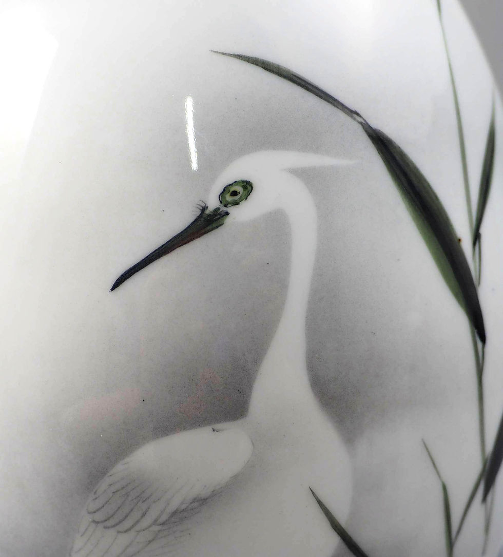 サムネイル： 【Sold】 加藤幹山　花瓶　釉下彩　花鳥　底部に在銘