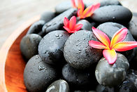 STOHLER TOURS_VOYAGES_VACANCES_POLYNESIE_BORA BORA_NATURE_FLEURS_DETENTE_FRANGIPANIER_PIERRE_DECORATION_STYLE