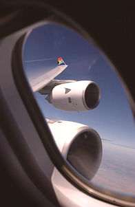 STOHLER TOURS_STOHL-AIR_VOYAGES_VOLS_AVIONS_SOUTH AFRICA AIRWAYS_BROKER_AIRBUS_VUE_FENETRE_HUBLOT.jpg