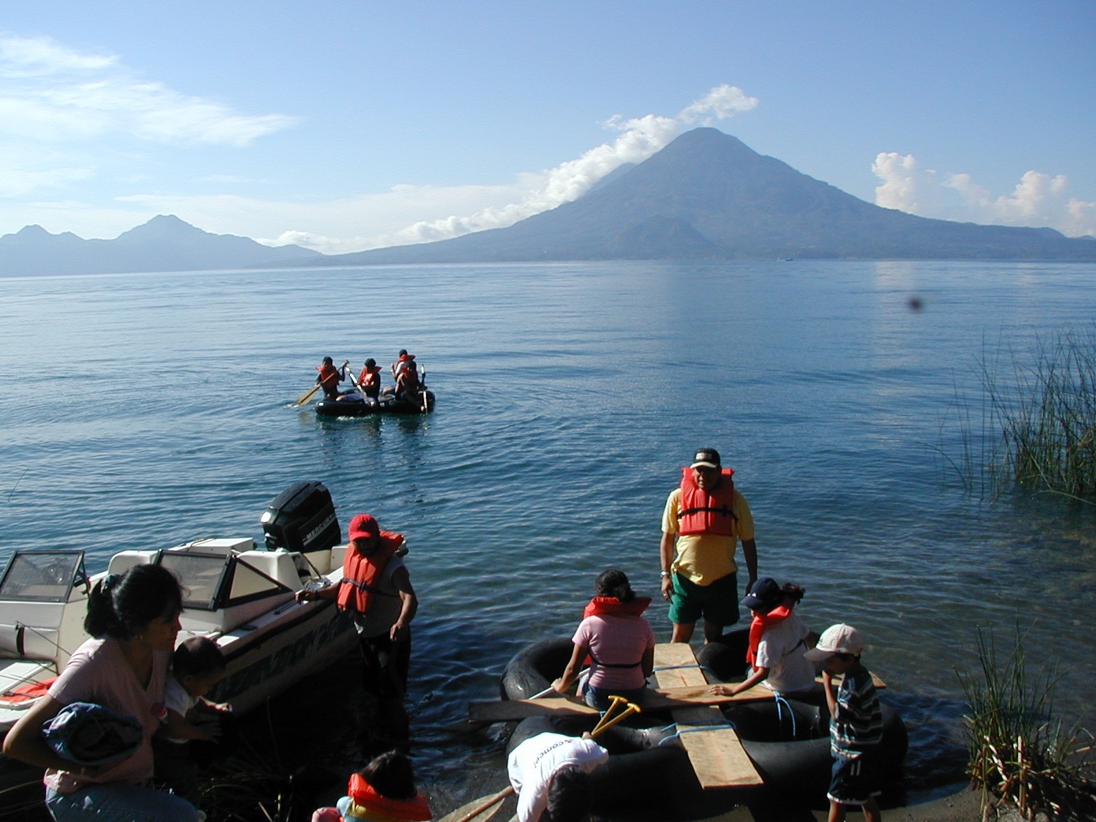 Competencia en balsas en la playa