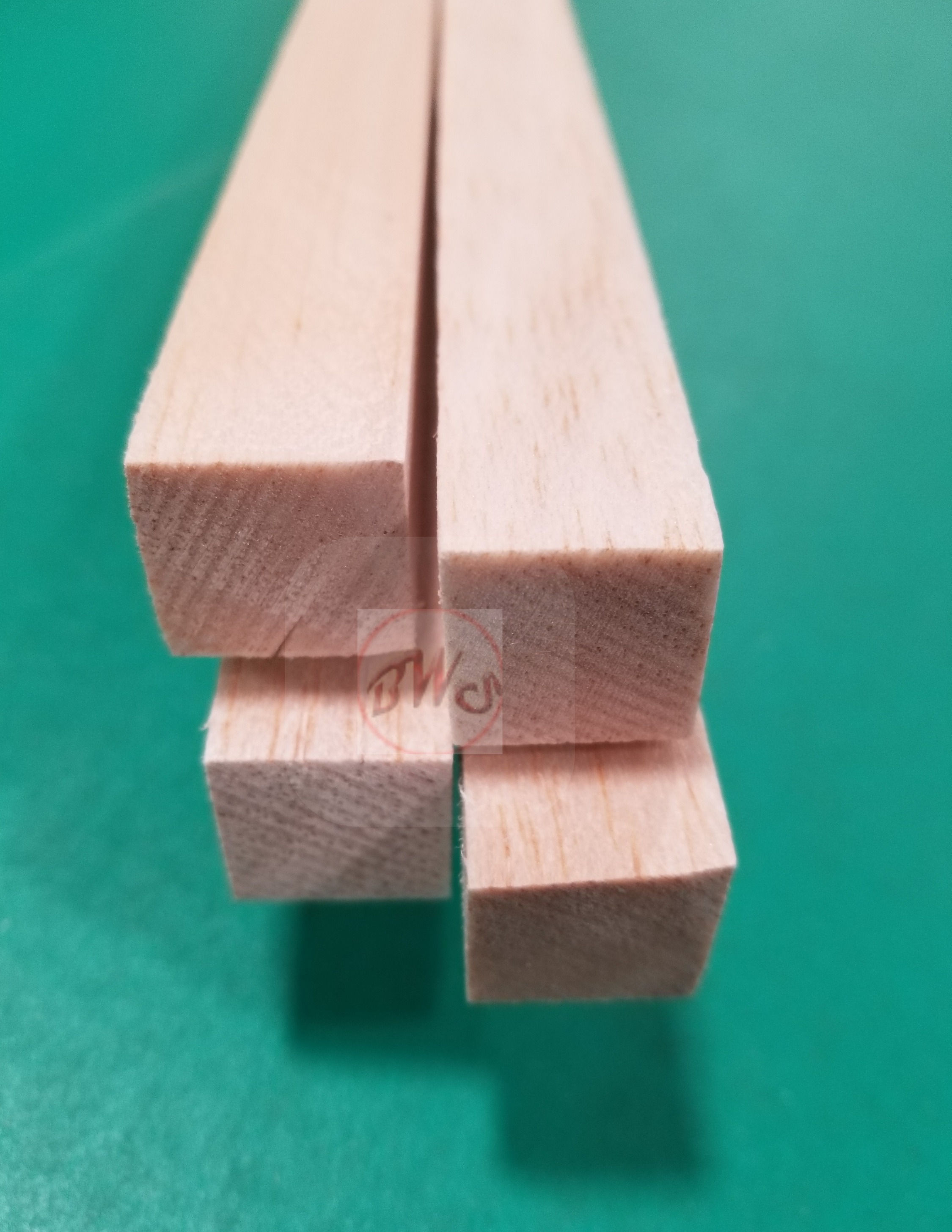 Balsa 3/4 x 3/4 x 36" 1097