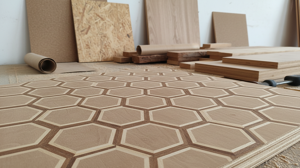 Close-up view of petek desen kontrplak surface showing hexagonal pattern