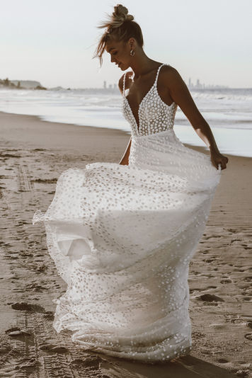 MADEWITHLOVE MADE WITH LOVE MADEWITHLOVEBRIDAL LOUIE FLOWY BRIDAL BRIDE BRIDES WEDDING DRESS BRIDAL CARLA JENKINS