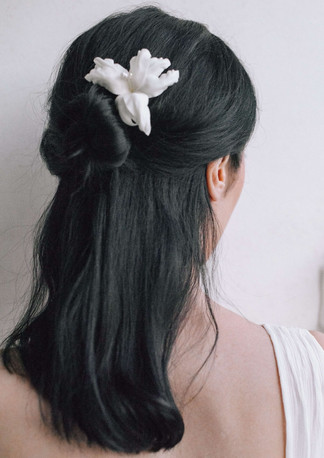 amaryllis bobby pin.jpeg