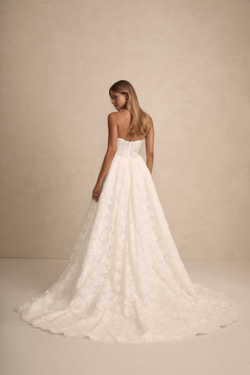 MADEWITHLOVE MADE WITH LOVE MADEWITHLOVEBRIDAL POSIE BRIDAL BRIDE BRIDES WEDDING DRESS BRIDAL CARLA JENKINS