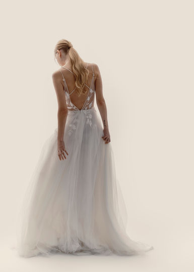 gozde karadana. brides. bride. brideswings. weddingdress. bridaldress. couture bridal 