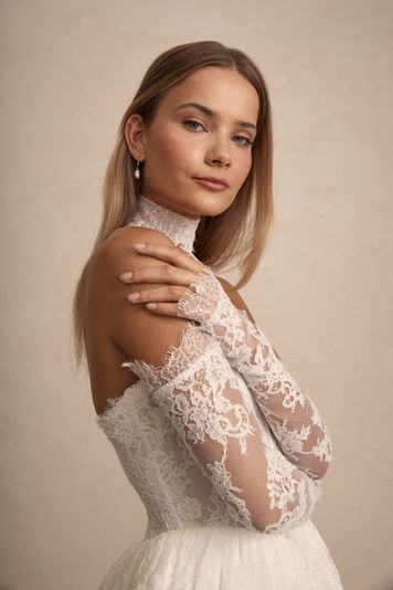 MADEWITHLOVE MADE WITH LOVE MADEWITHLOVEBRIDAL POSIE BRIDAL BRIDE BRIDES WEDDING DRESS BRIDAL CARLA JENKINS