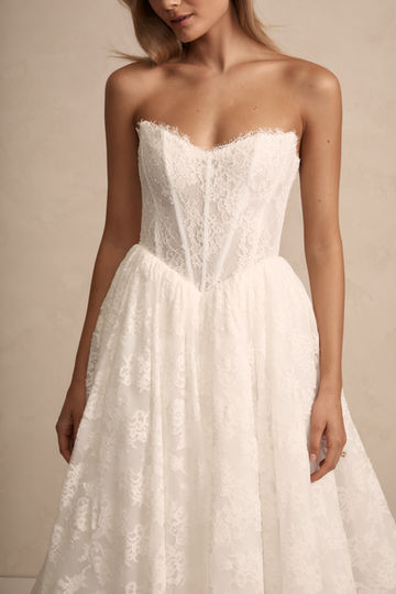 MADEWITHLOVE MADE WITH LOVE MADEWITHLOVEBRIDAL POSIE BRIDAL BRIDE BRIDES WEDDING DRESS BRIDAL CARLA JENKINS