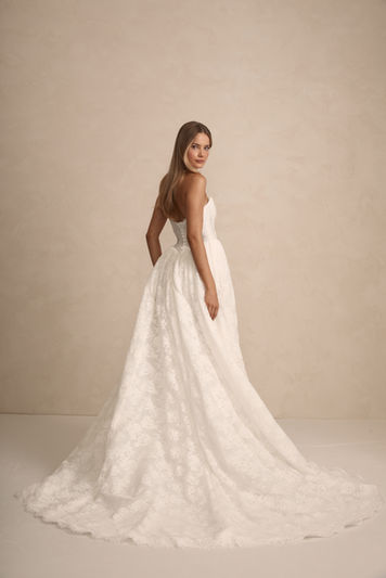 MADEWITHLOVE MADE WITH LOVE MADEWITHLOVEBRIDAL POSIE BRIDAL BRIDE BRIDES WEDDING DRESS BRIDAL CARLA JENKINS