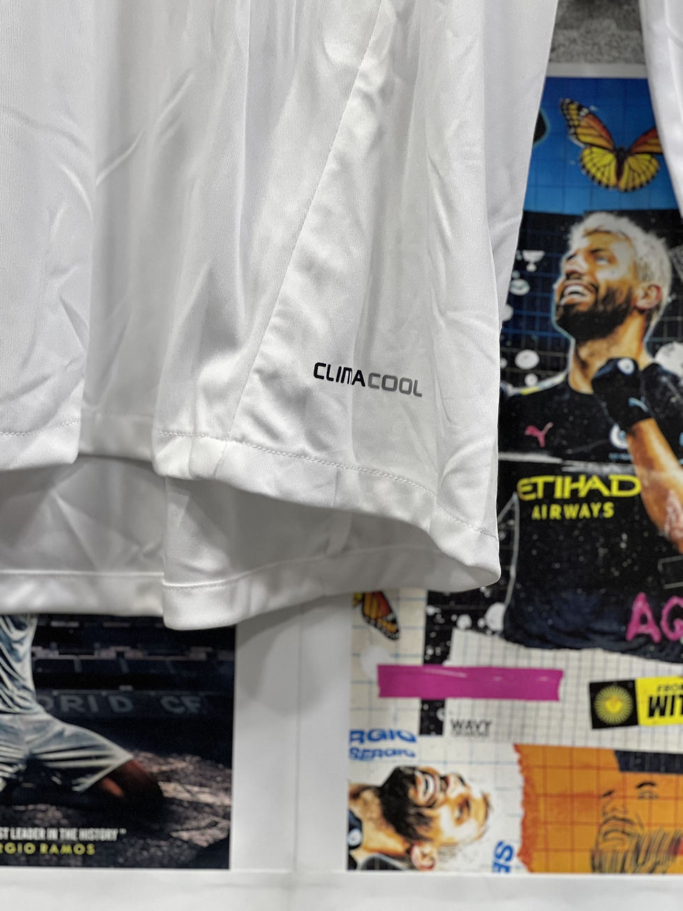 Thumbnail: Real Madrid (Home) 2011/12 Retro Full Sleeve T-shirt 