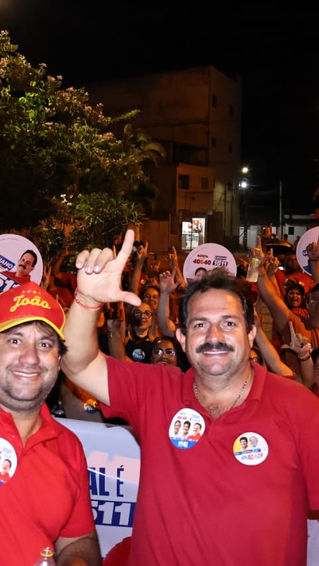Luciano Pacheco faz porta a porta e apresenta propostas a moradores do São Miguel, em Arcoverde