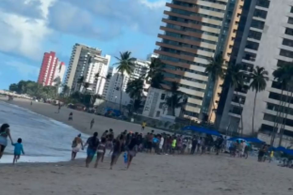 Menino de 11 anos é atacado por tubarão na Praia de Piedade, no Grande Recife