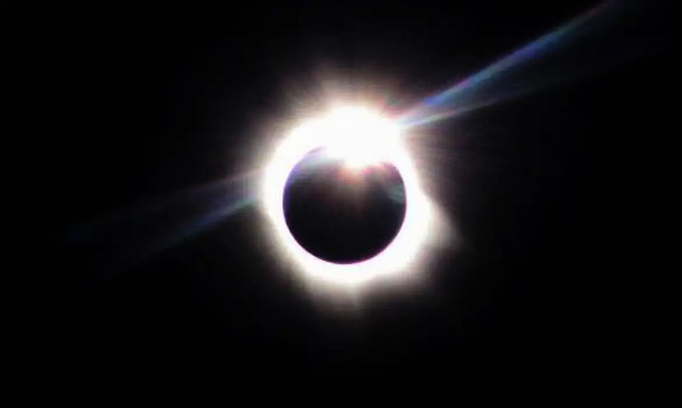 Eclipse solar total acontece nesta quarta-feira (12), mas não será visível no Brasil