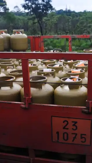 Lula sanciona lei do Gás do Povo, com recarga gratuita de botijão para famílias do CadÚnico