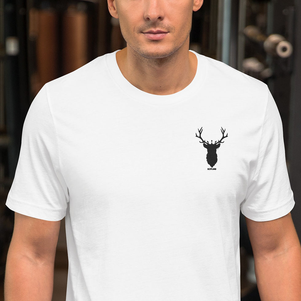 Miniature : T-shirt unisexe en coton doux, coupe classique, disponible en plusieurs couleurs et tailles, idéal pour une utilisation quotidienne ou pour le layering. Fabriqué sur commande pour réduire le gaspillage.