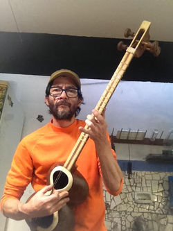 Old guitar 2