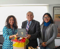 Donación de libros a la Biblioteca de la PUCP