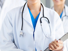 Médica que atua em área carente tem direito à suspensão do pagamento do Fies