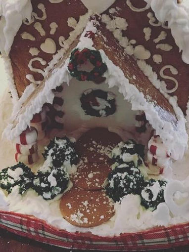 Alpine Gingerbread House by Sruanto