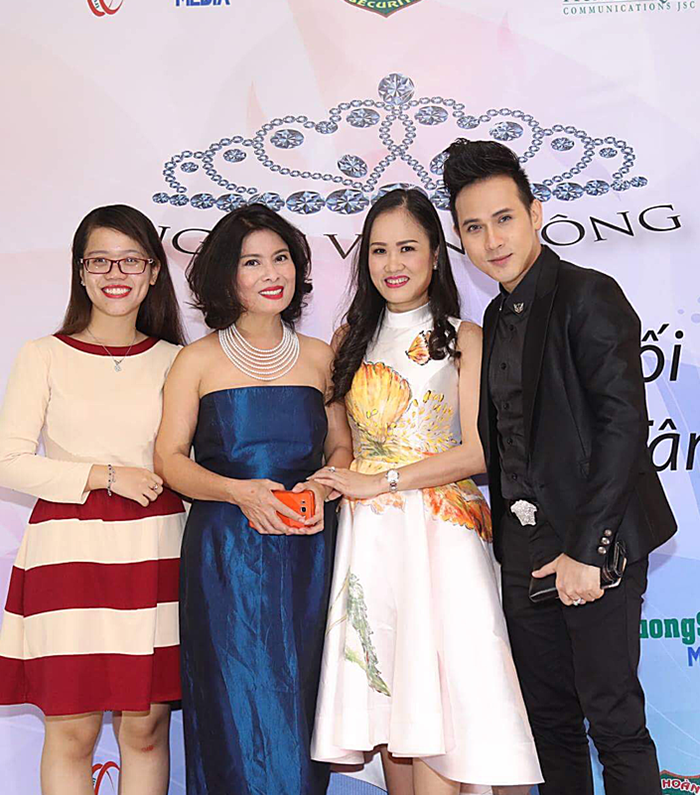 Tổng Giám Đốc Bùi Thị Hà & ca sĩ Nguyên Vũ kêu gọi mọi người làm từ thiện.