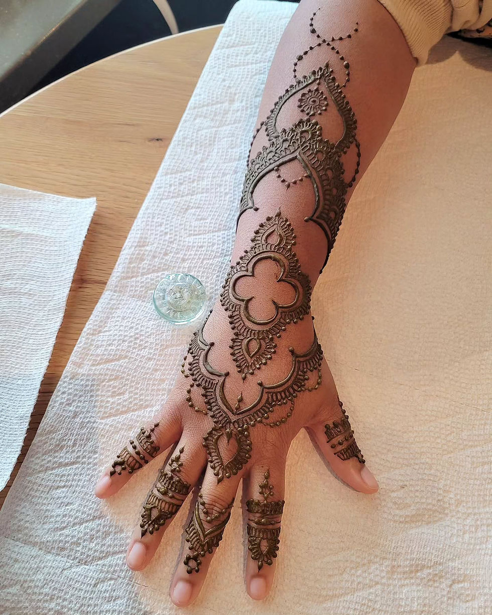 Henna design without flowers