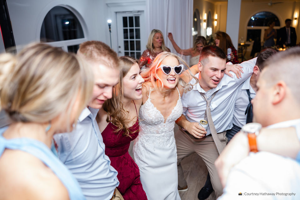 wedding dance floor, wedding music, wedding DJ, dance floor crowd, outer banks wedding, wedding DJ, OBX wedding