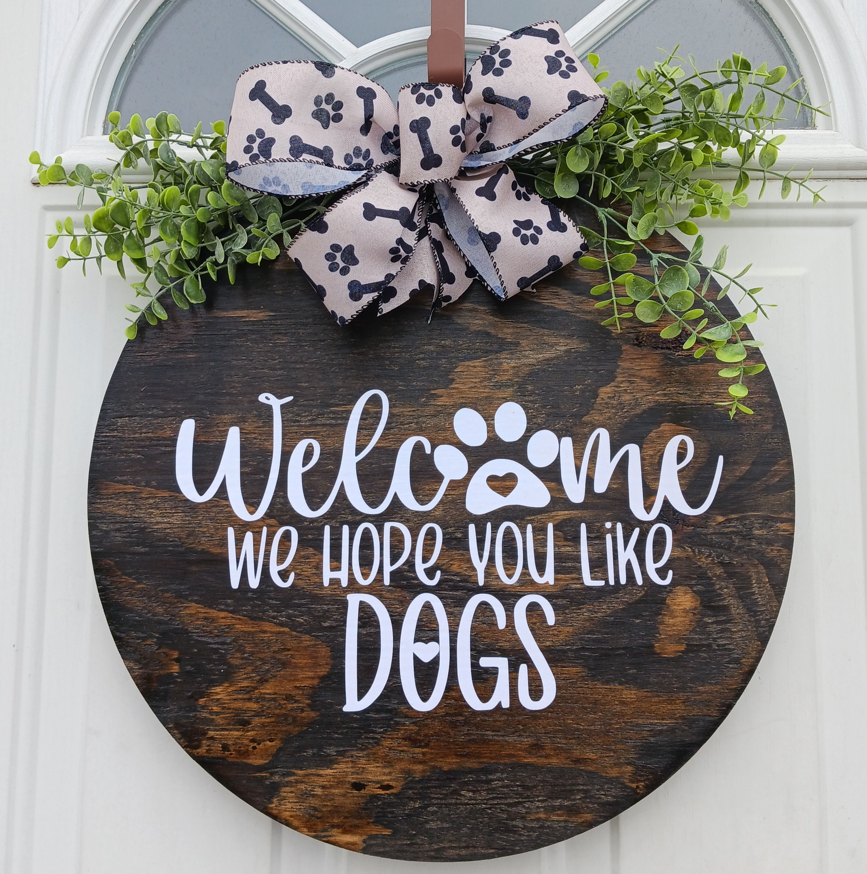 Welcome Dogs Round Sign