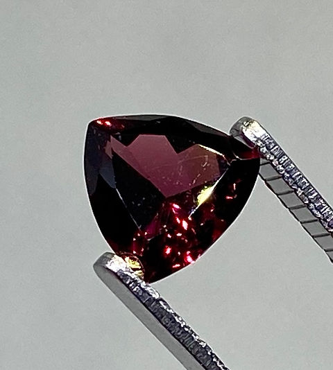 RARE !! 5 RHODOLITES D'AFRIQUE 2,56 CARATS ★★ p117.119 RARE !! 5 RHODOLITES D'AFRIQUE 2,56 CARATS ★★ p117.119