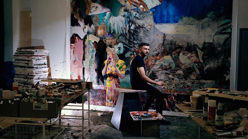 Adrian Ghenie en el estudio de pintura