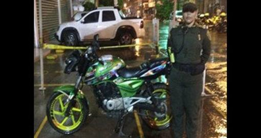 CAPTURAN A SUJETO CON MOTO REPORTADA COMO ROBADA