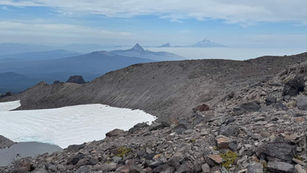 Rocky mountain landscape overlooking Oregon's Cascade Range, symbolizing adapting outdoor training plans during Eugene heat and wildfire smoke.