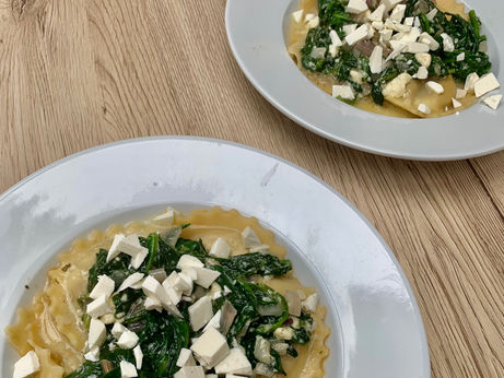 Aubergine ravioli met spinazie en feta