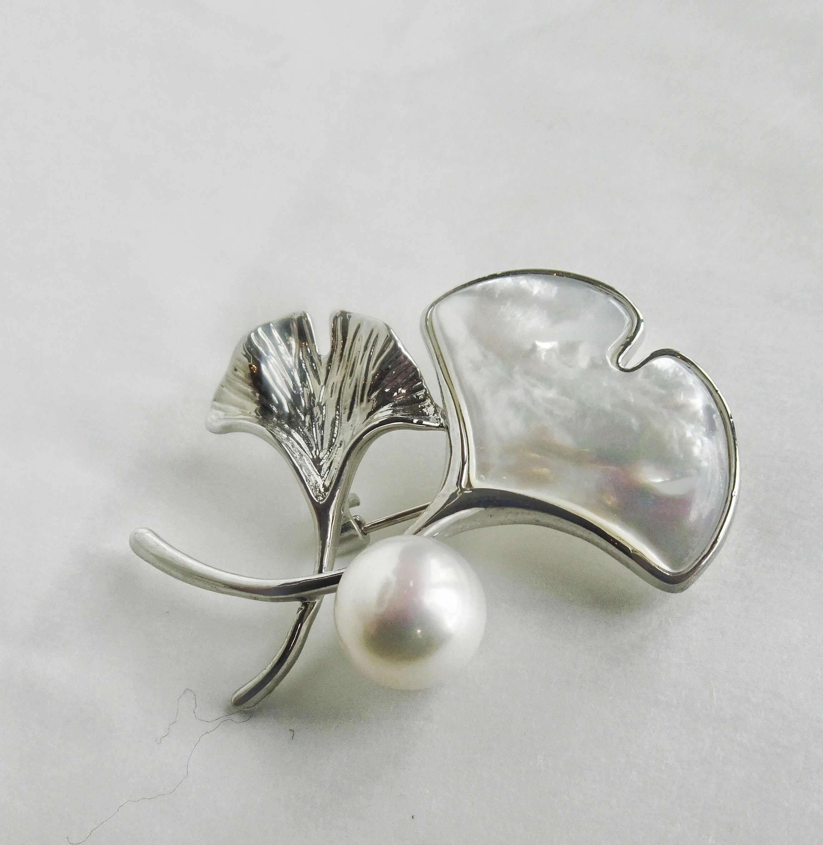Broche met Blaadjes