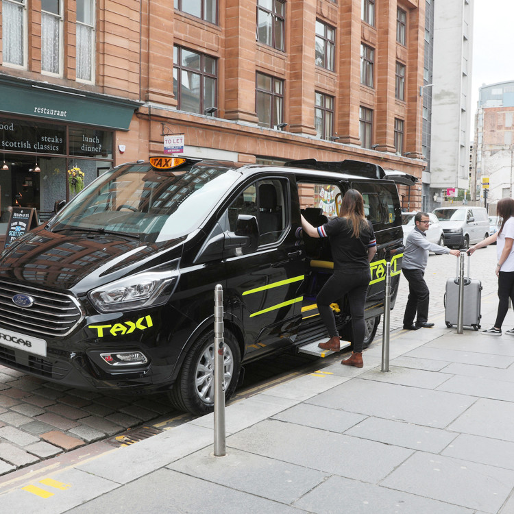 Airport Transfers Taxi & Limousinen Service Riedweg Gatwick Airport transfers - Swindon Airport Taxi Transfers