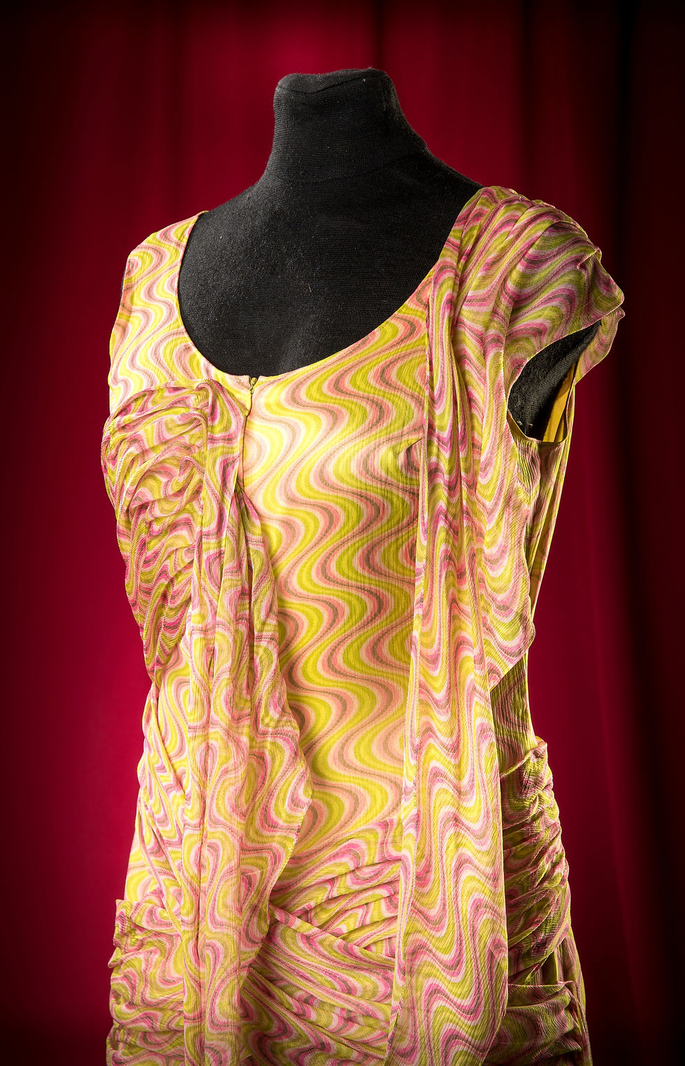 Миниатюра: Платье длинное желтое из шелка и шифона с драппировками.  DressTheatre Couture