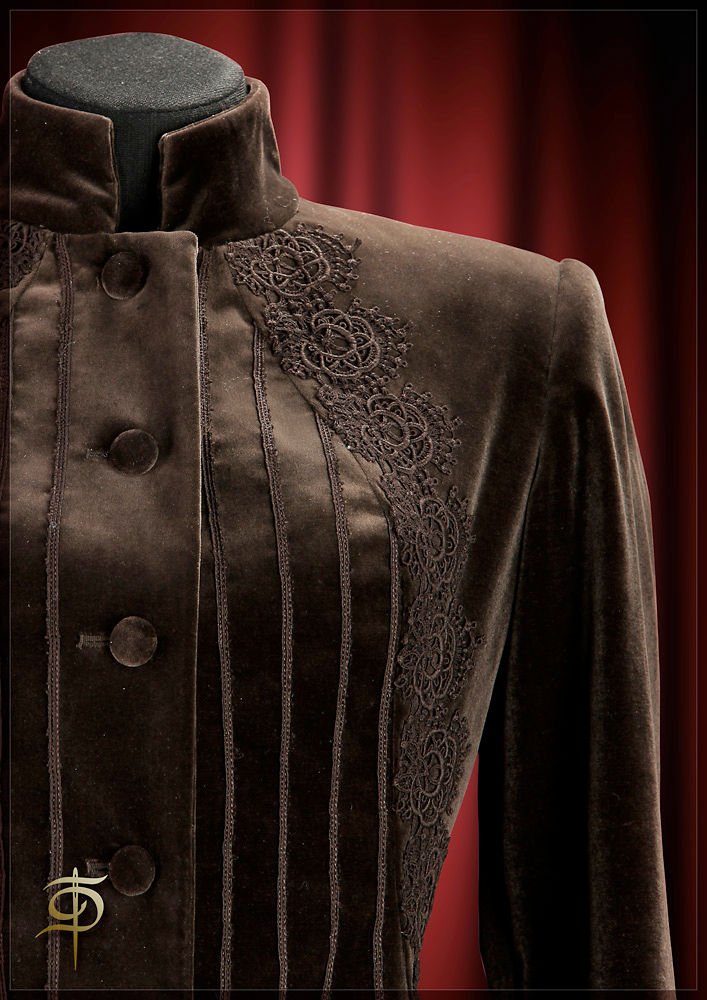 Миниатюра: Coat of velvet decorated with hand made lace