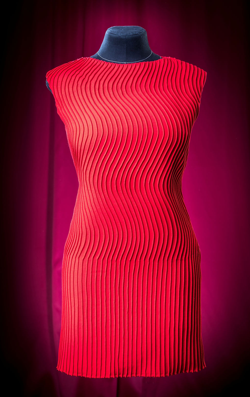 Миниатюра: Платье из шерсти с фигурными защипами.DressTheatre Couture by Dora Blank