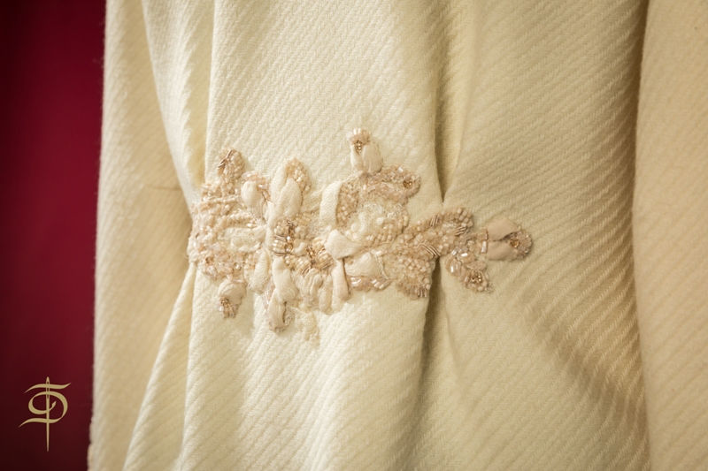 Миниатюра: Milk-colored wool jacket with lace decor on the buttons DressTheatre Couture