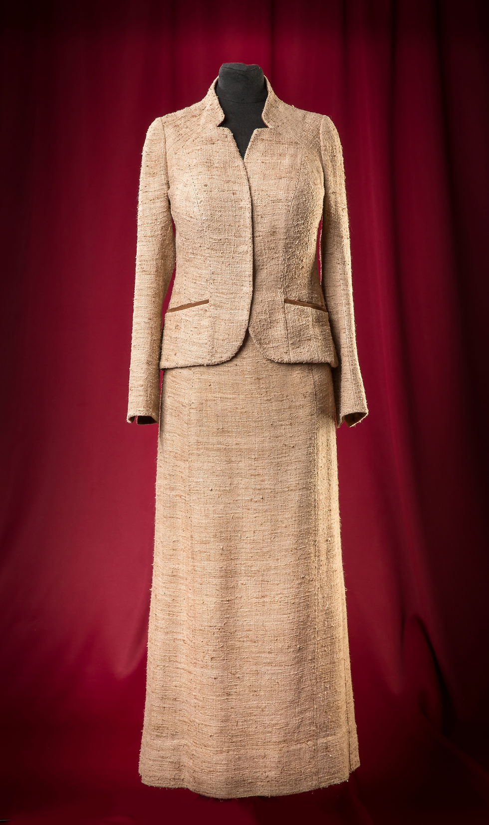 Миниатюра: Костюм из дикого льна с отделкой замшей.  DressTheatre Couture by Dora Blank
