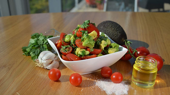 Bio-Avocadosalat mit Tomaten