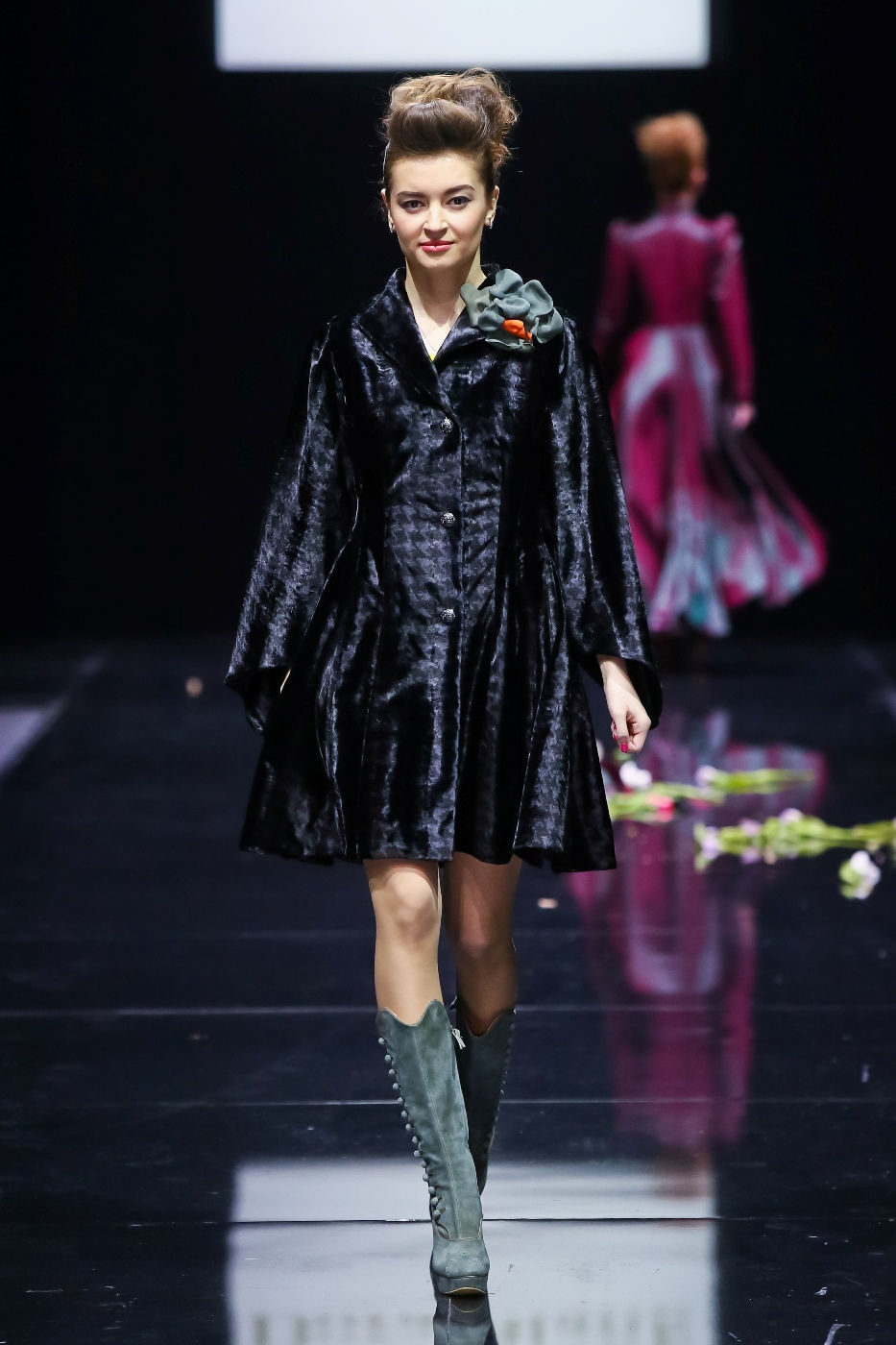 Миниатюра: Пальто черное утепленное приталенного силуэта DressTheatre Couture by Dora Blank