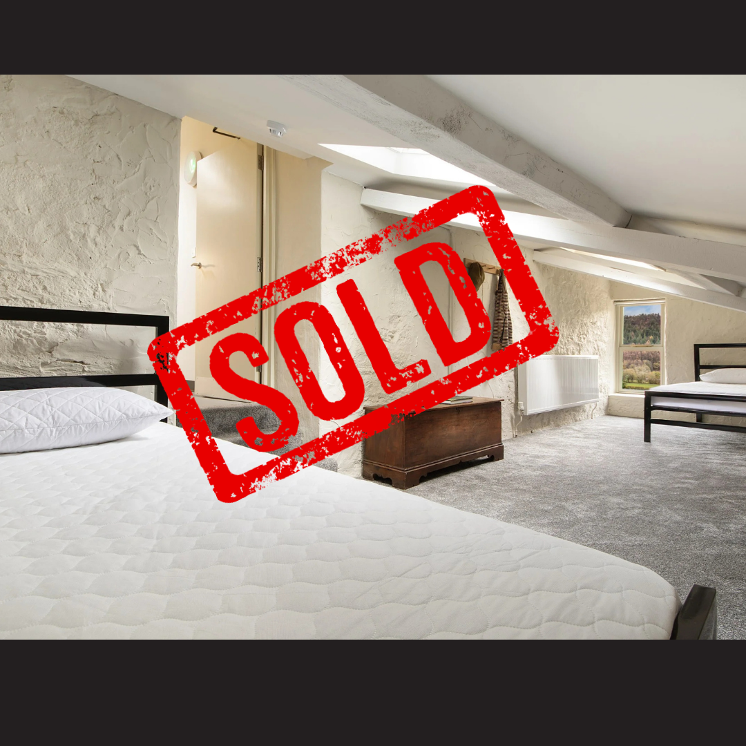 Twin room (non-refundable deposit)