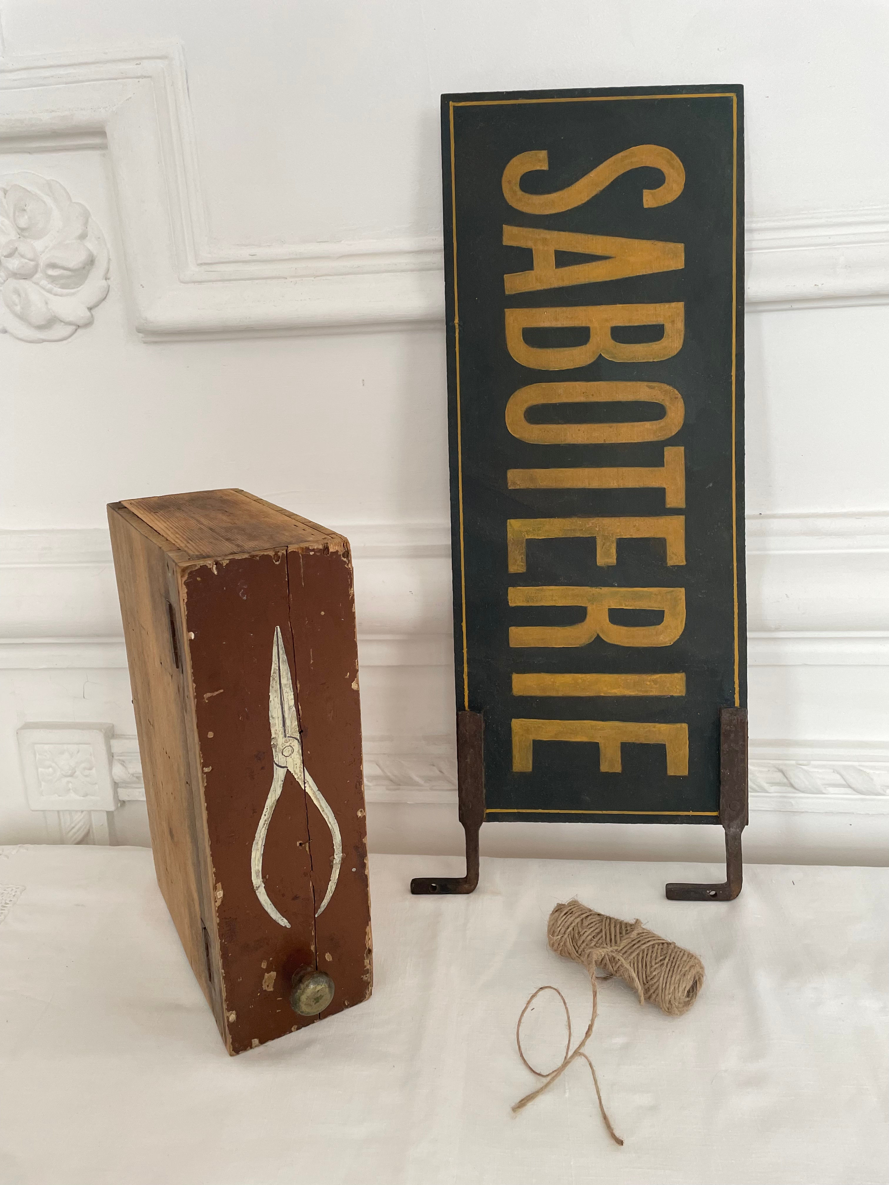 Ancienne enseigne SABOTERIE…