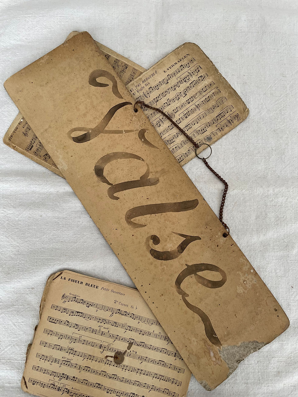 Miniature : Anciennes pancartes de bal…
