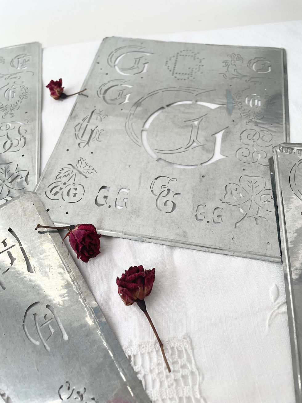 Miniature : Lot de Pochoirs monogramme G …