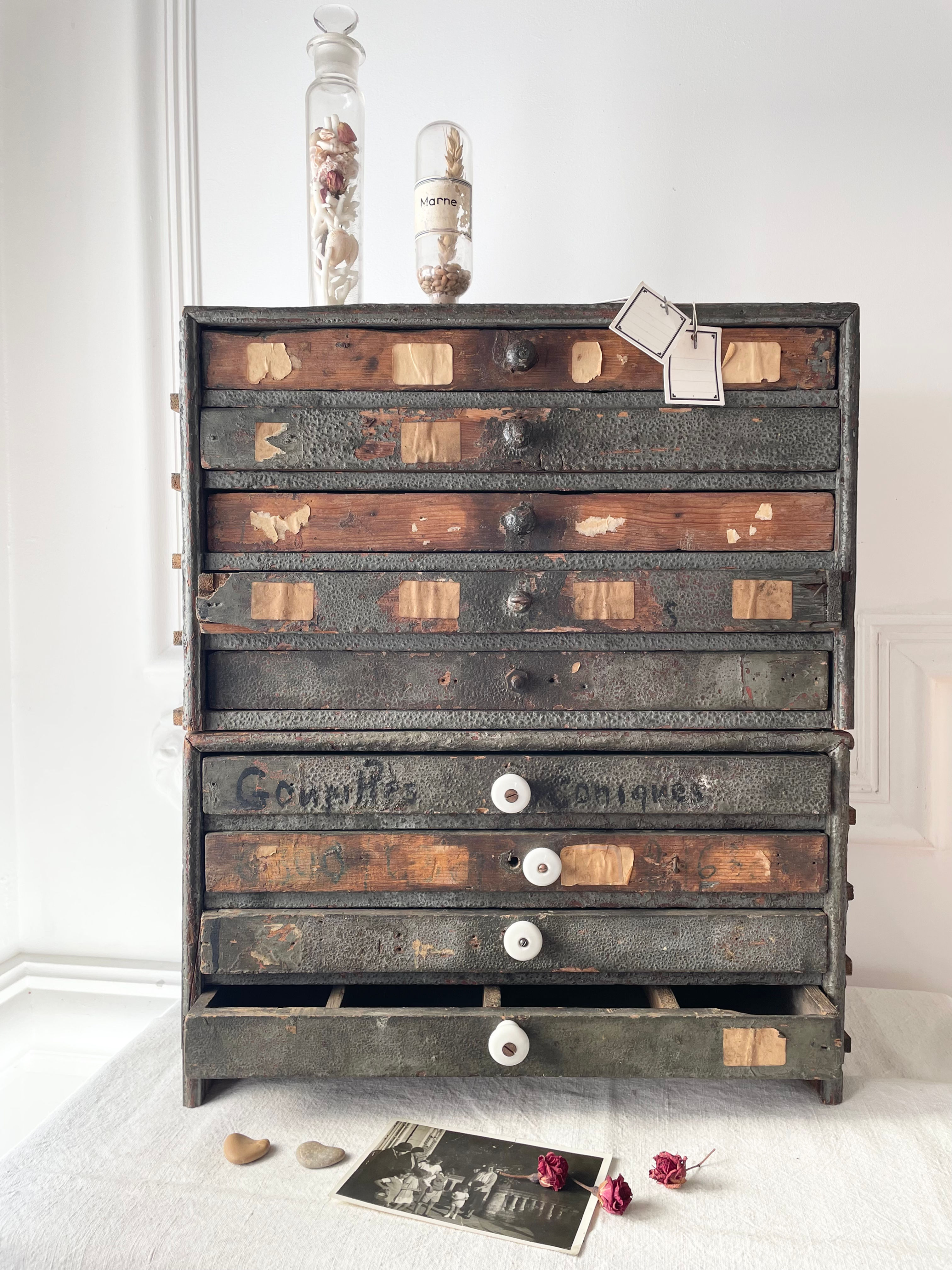 Ancien meuble de métier…