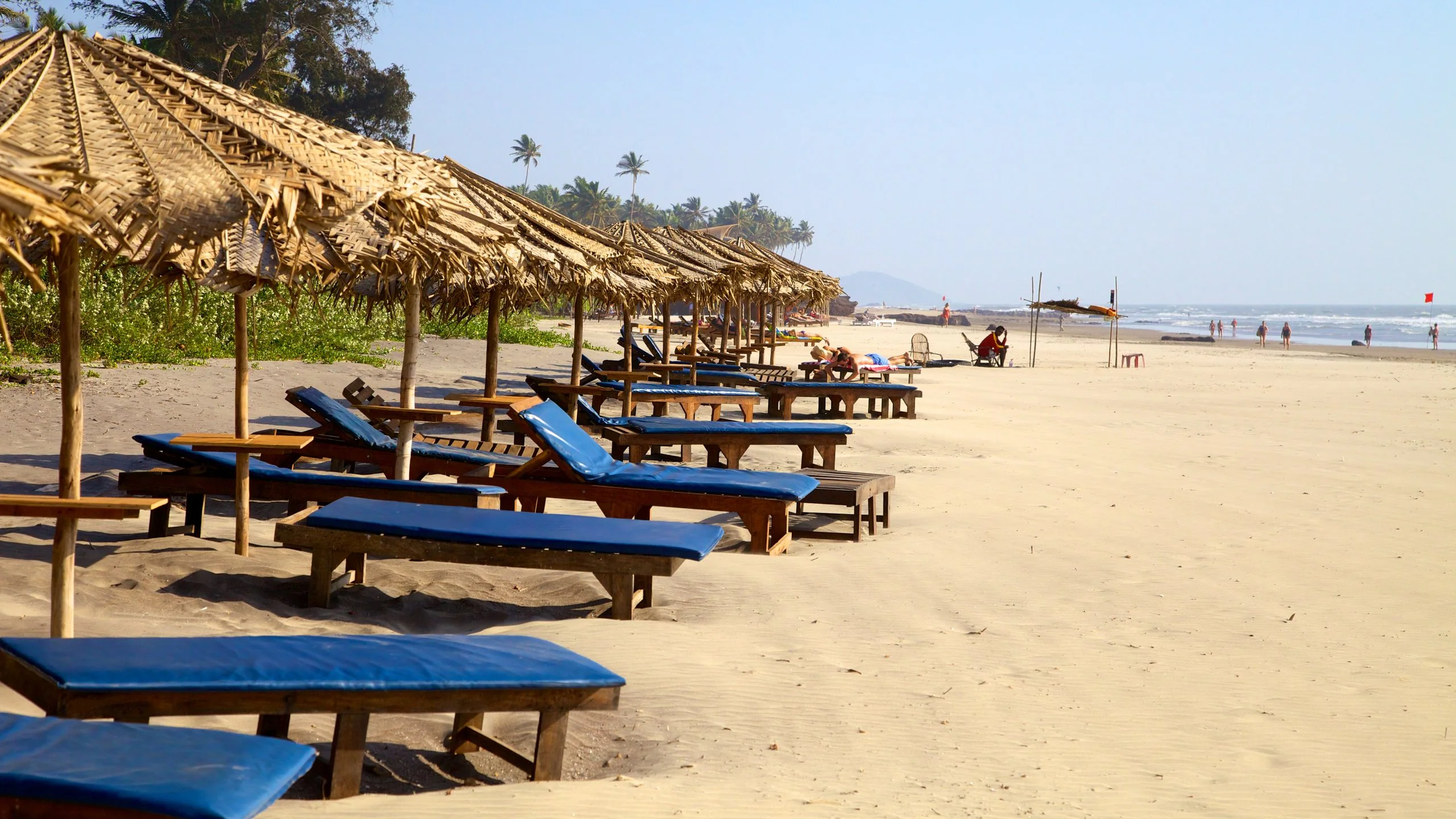 Golden beach sunset in Goa for honeymoon couples